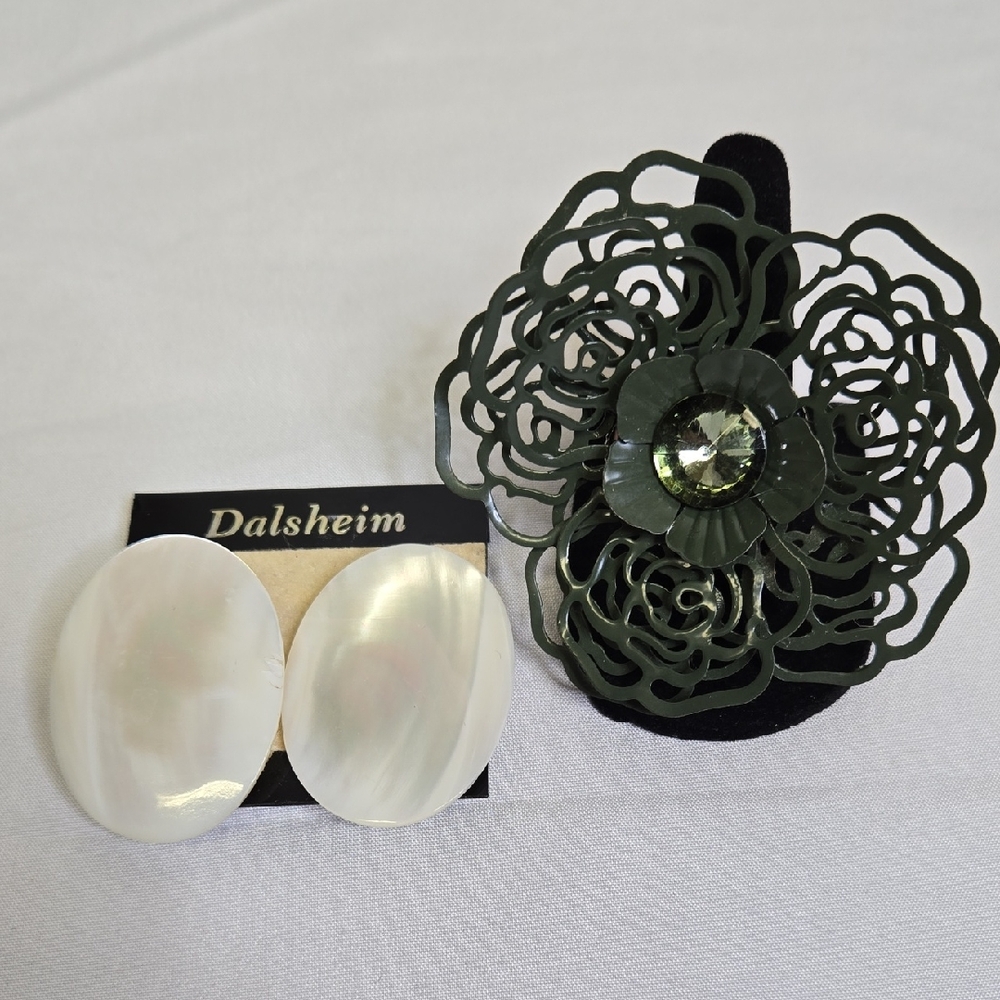 Dalsheim Accessories Clip On Earrings & Flower Statement Ring, 2 Pieces, Vintage
